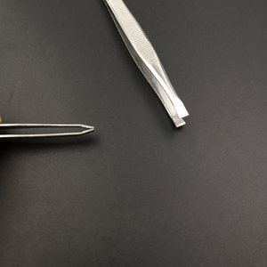 Pinzas para Cejas de Acero Inoxidable con Punta Inclinada y Logotipo Personalizado, Alta Calidad, Duraderas y Ecológicas, OEM Disponible - Product Image 5