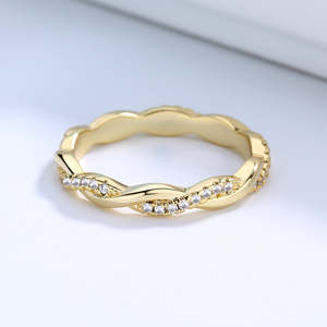 Anello con Diamanti Incrociati in Oro 18K - Product Image 2