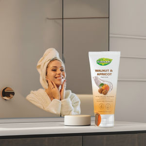 Gommage pour le visage Girnar Walnut & abricot Nettoyant doux pour une peau éclatante et saine - Product Image 6