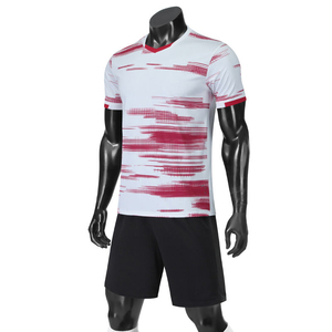 Kit d'uniformes d'équipe de football personnalisés Ensemble de shorts de football sublimés de qualité supérieure Tissu léger évacuant l'humidité Col en V - Product Image 1