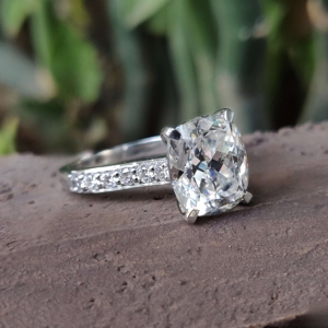 Solitaire Pave Set Anillos de compromiso de boda para mujeres tachonados con cojín Diamantes cultivados en laboratorio en oro sólido de 10K - Product Image 6