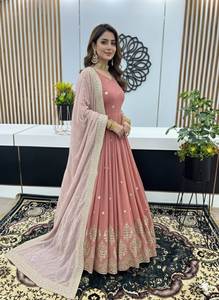 Nouveaux costumes exclusifs pour fêtes et mariages, en faux georgette, avec broderie lourde, robe à sequins et dupatta brodé de sequins - Product Image 2