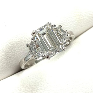 IGI Emerald Cut Lab Grown Diamond 1.93CT F-VS1 Bague de fiançailles, Passé Présent Futur Anneau, Bague de Proposition 2.45 TCW Or Blanc 14k - Product Image 2