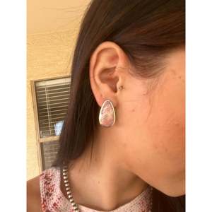 Navajo Handmade Rhodochrosite & Sterling Silver <b>Clip</b>-<b>On</b> <b>Earrings</b> Water Drop Shape Elegant Design - Product Image 2