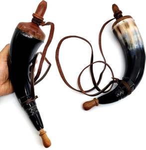 Custom Made Natural Touch of Horn Gun Powder Horn 2026 avec sangles en cuir Idéal pour les produits Viking par Blatant Exports - Product Image 2