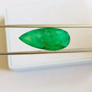 Piedra preciosa Esmeralda Piedra natural Corte de pera Origen zambiano buena calidad con excelente brillo y bonito color verde utilizado en joyería - Product Image 4