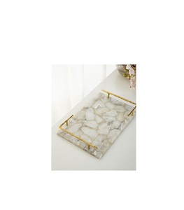 Plateaux en résine écologiques de designer avec poignée métallique, faits à la main, personnalisables pour une utilisation haut de gamme à la maison, lors de fêtes et en cuisine - Product Image 5