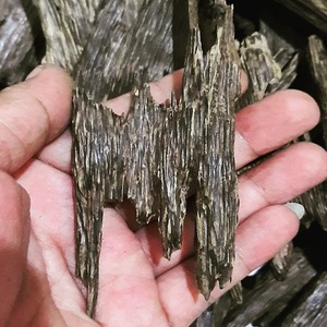 OEM OUD CHUNK/CHIPS: ¡Oud de crecimiento natural de Vietnam-cultivado para una calidad excepcional! - Product Image 4