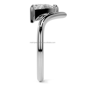 Bague en argent en forme de constellation de bijoux matriciels, avec un élégant moissanite VVS taille trillion serti à griffes, bijoux de créateur, Noël - Product Image 3