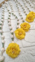 Demi-lune suspendus décoration murale mariage Haldi Mehndi scène toile de fond plafond lustre décoratif Rose Floral cordes pièce maîtresse