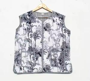 Veste Kantha unisexe en coton fait à la main, manteau d'hiver court matelassé sans manches, bouton en tissu imprimé de style bohème - Product Image 5