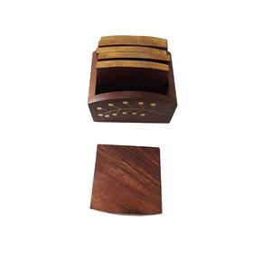 Ensemble de 4 sous-verres en bois de forme carrée pure avec support en bois au design antique à très bon prix - Product Image 1