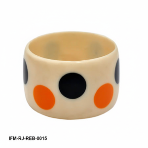 Brazalete de Resina Geométrico Cuadrado Único, Brazalete Artesanal de Dos Tonos, Joyería Artesanal Prime Quaintrelle, Regalo para Ella - Product Image 1