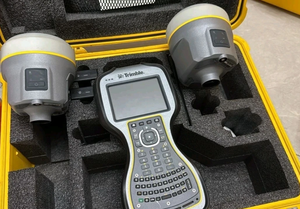 VENTAS CALIENTES Kit de Receptor GNSS DIY Tr1mbles R12 Bases + Rover RTK Galileo Beidou L5 Radio 450-70 2W Industrial OEM/ODM Personalizable - Product Image 2