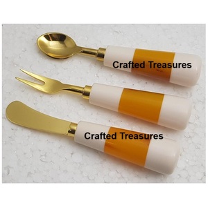 Ensemble de fromage standard et de luxe avec tourbillon en résine à la mode poignée faite à la main ensemble de couteaux à fromage Table de fête de mariage ensemble de couverts de cuisine - Product Image 4