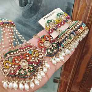 Paquete combinado tradicional indio de calidad superior Pendientes Jhumki Maang Tikka Pasa para bodas Perla de latón hecha festiva para fiestas - Product Image 2