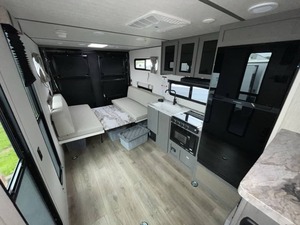 EN BUEN ESTADO, POCO USADO, Nuevo 2025 F-o-r-e-s-t R-i-v-e-r Ozark 2500THK en VENTA - Product Image 6