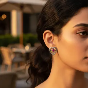 Boucles d'oreilles clous en laiton vintage avec placage rhodium et pierres précieuses en zircon - Product Image 1