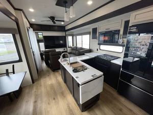 Nouveau 2026 F-o-r-e-s-t R-i-v-e-r Sabre 37RVM-I-L-E-S - Product Image 5