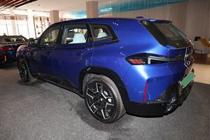 Nuevo SUV PHEV 4x4 Premium con Motor V8 Turbo 4x4, Transmisión Automática Steptronic de 8 Velocidades, Interior Oscuro, Volante a la Izquierda - Product Image 3