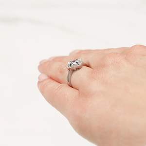 Bague de fiançailles en moissanite coupe ronde avec halo de cadre princesse pour anniversaire d'anniversaire ou mariage Bague cadeau unique - Product Image 5