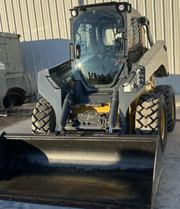 Chargeuse compacte John Deere 332G puissante avec chenilles en caoutchouc, cabine fermée, pompe d'origine, moteur à haut débit hydraulique - Product Image 2