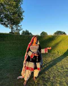 2025 traditionnel Afghan Kuchi Festival robe femmes à la main solide motif naturel plancher longueur ceinture reflétant la Culture pachtoune - Product Image 5