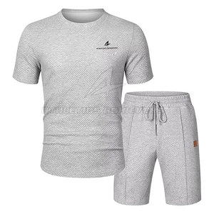 Conjunto de entrenamiento de ropa deportiva cómoda personalizada para hombre, pantalones cortos informales de verano y camisa con logotipo - Product Image 2