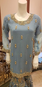 Robe de soirée Gharara Salwar Kameez en soie satinée indienne et pakistanaise, avec broderies lourdes, tendance 2022, très vendue - Product Image 4