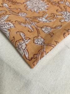 Tissu en coton imprimé à la main à motifs floraux moutarde, textile artisanal indien traditionnel pour vêtements et ameublement - Product Image 5