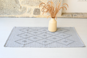 Petit tapis gris tissé à la main tapis en coton de style vintage fait à la main lavable et personnalisé pour salon chambre à manger et chambre d'enfants - Product Image 4