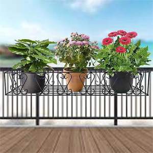 Jardinière en fer à 3 niveaux au design unique avec finition thermolaquée pour la maison et le jardin, à suspendre et à utiliser en extérieur/intérieur - Product Image 6