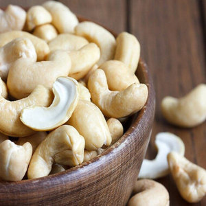 [Qualité Supérieure] Noix de cajou grillées salées W180 du Vietnam, prêtes à consommer, bio, fraîches, en sachet sous vide, en vente - Product Image 1