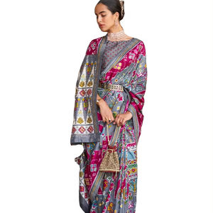 El último Sari estampado de Patola de seda pura de diseñador de Fab Zone - Product Image 1