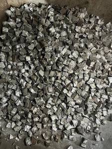 Ferro Molibdeno de Alta Pureza en Gránulos/Bultos (FeMo 60%/70%) 1kg para Aplicaciones Industriales de Fundición en Caja de Madera - Product Image 1