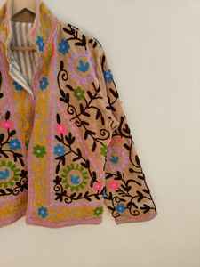Veste en velours indien Suzani brodée à la main, art populaire floral, manteau bohème ethnique, veste statement pour femmes - Product Image 3
