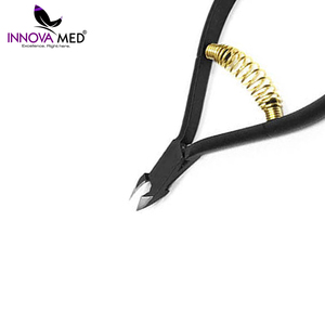 Pinzas para cutículas de acero inoxidable de alta calidad, hechas a medida, negras, para el cuidado de las uñas, removedor de piel muerta, INSTRUMENTOS INNOVAMADOS - Product Image 6