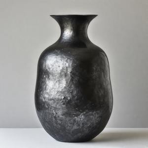 Jarrón con acabado Vintage Iron Gloom en tono carbón profundo, jarrón con diseño Floral en relieve, decoración del hogar, declaración de acento - Product Image 2