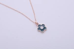 Pendentif Charme Fleur en Émail Bleu et Diamant de Laboratoire, Bijou Cadeau pour Femme, Plaqué Or Jaune/Blanc/Rose 18K et Rhodium - Product Image 3