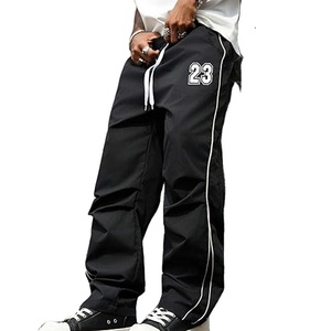 กางเกงไนลอนกันลมสำหรับผู้ชาย - Product Image 1