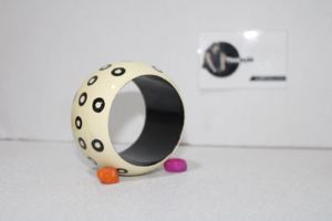 Nuevas pulseras y brazaletes de madera de diseño elegante de moda para mujer, brazalete de color de madera tradicional de círculo negro y color blanco - Product Image 2