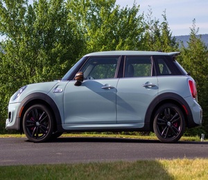SUPER CLEAN 2019 M-I-N-I COO-PER S 4 portes, édition bleu glace, prêt à être expédié - Product Image 1