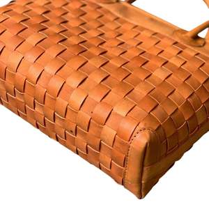 Fourre-tout en cuir véritable tissé au caramel de la meilleure qualité Charme artisanal avec élégance intemporelle fait à la main d'Indonésie - Product Image 5