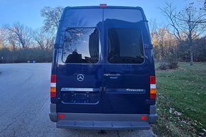 รถตู้ดอดจ์ สปรินเตอร์ 2500 ปี 2005 ผลิตโดยเมอร์เซเดส เบนซ์ ผู้ใช้เดียว เครื่องยนต์เทอร์โบดีเซล 10 ที่นั่ง หลังคาสูง - Product Image 4