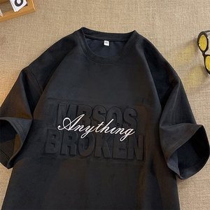 เสื้อยืดผู้ชายทรงปกติ ผ้าฝ้าย 100% ลายนูน 3 มิติ ออกแบบลายกราฟิกวินเทจ แห้งเร็ว - Product Image 4