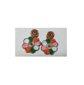 Boucles d'oreilles brodées de haute qualité, bijoux de mode élégants, taille personnalisée, fabrication artisanale, perles de rocaille brodées - Product Image 1