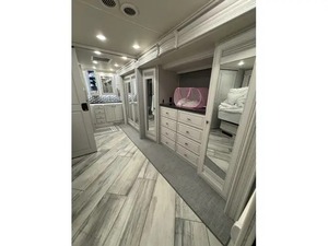 PROVEEDOR DE AUTOCARAVANAS USADAS FLEET WOOD Discovery Lxe 44S Clase A, AÑO 2022 - Product Image 6