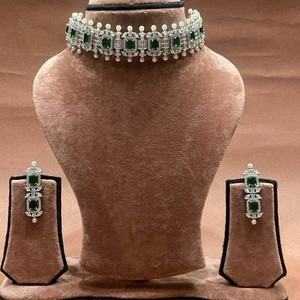 Esmeralda declaración collar diamante gargantilla americano diamante collar conjunto indio joyería Sabyasachi joyería indio collar conjunto - Product Image 1