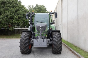 Tracteur agricole multifonctionnel d'occasion Fendt 716 à vendre - Product Image 3