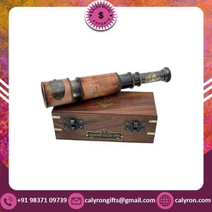 Telescopio de Spyglass de latón antiguo de mano Óptica Premium con diseño marítimo compacto Incluye estuche de cuero, disponible para la venta - Product Image 2